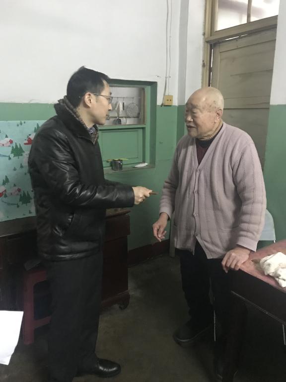 ����ҽҩѧԺУ�쵼���ӿ�չ�����߷�ο�ʻ